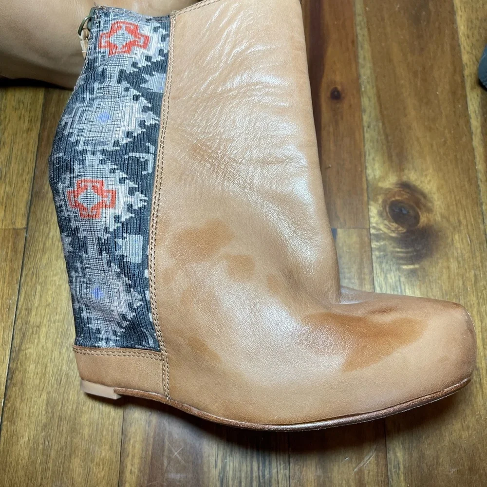 Ella Moss Janelle leather booties size 8M Aztec design
